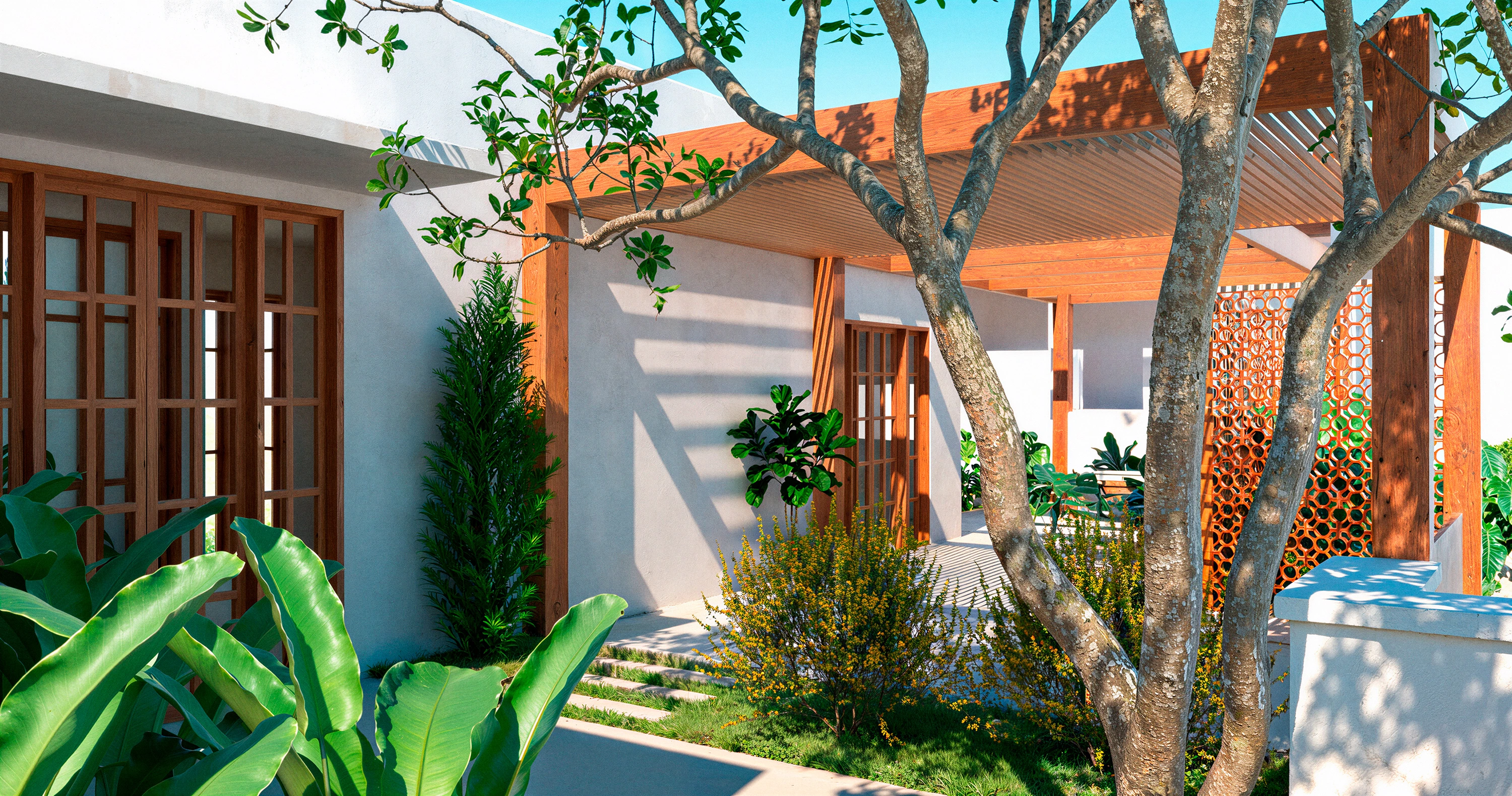Circulação e jardim da Casa Campos Altos